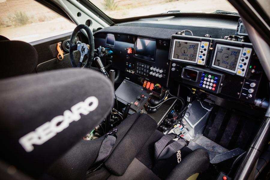 Интерьер Mini John Cooper Works Countryman Rally (F60) 2017 года  (фото 20 из 67)